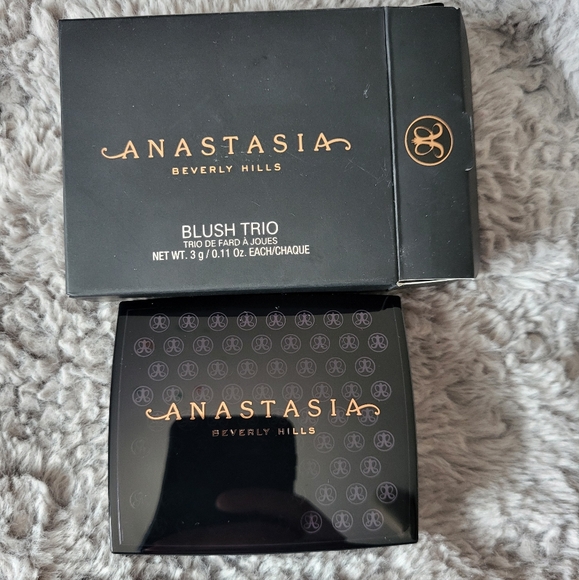 Anastasia Beverly Hills Blush Trio- Peachy Love - Picture 6 of 10